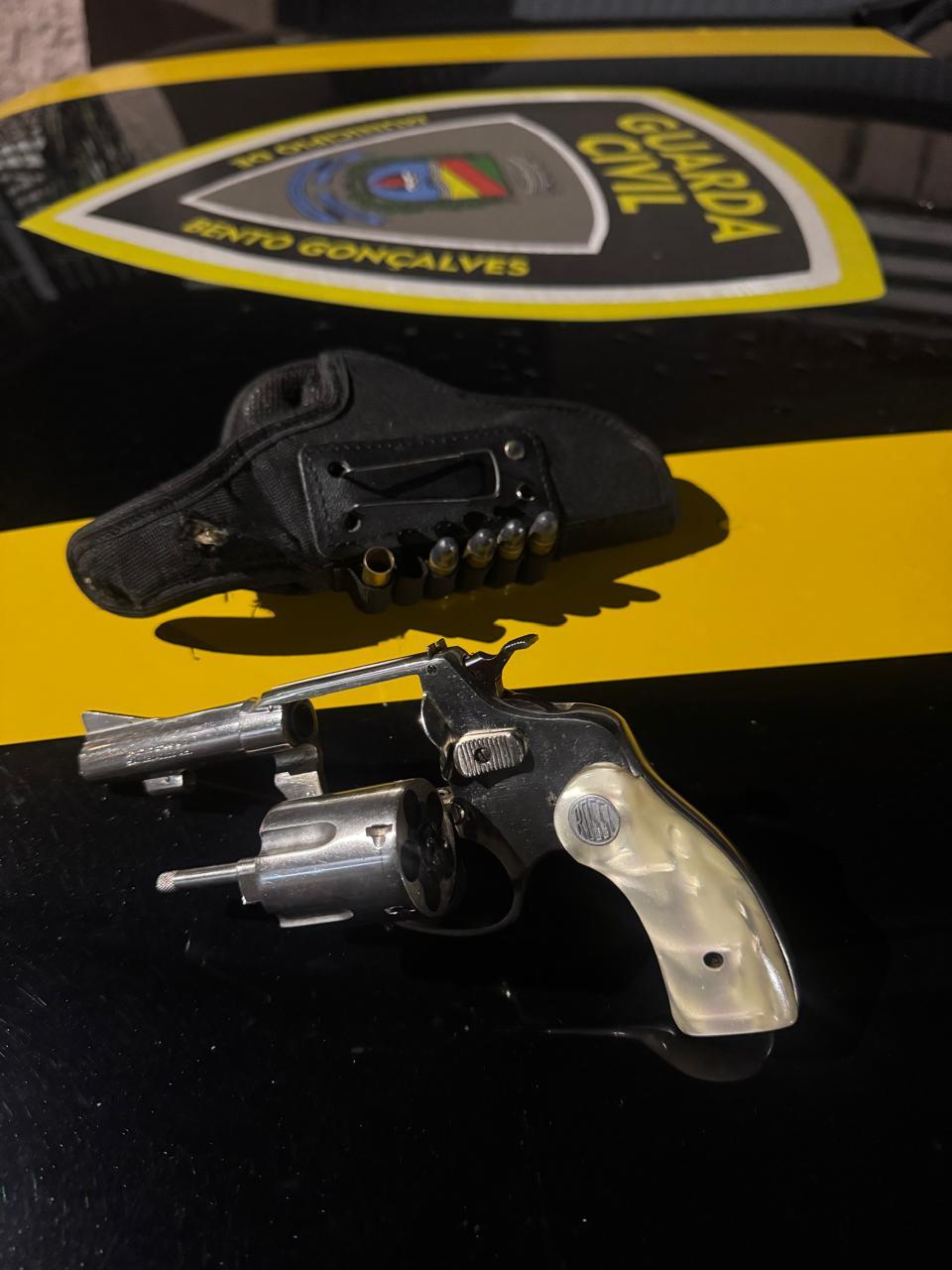 GCM prende homem por porte ilegal de arma de fogo em Bento