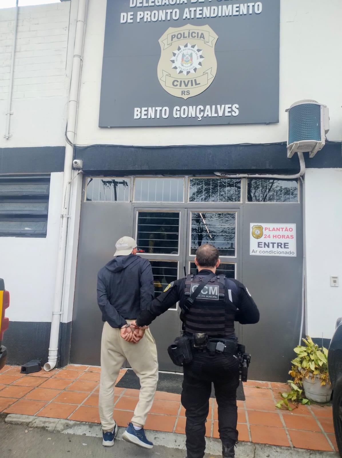 GCM prende homem por tentativa de furto de celular em Bento
