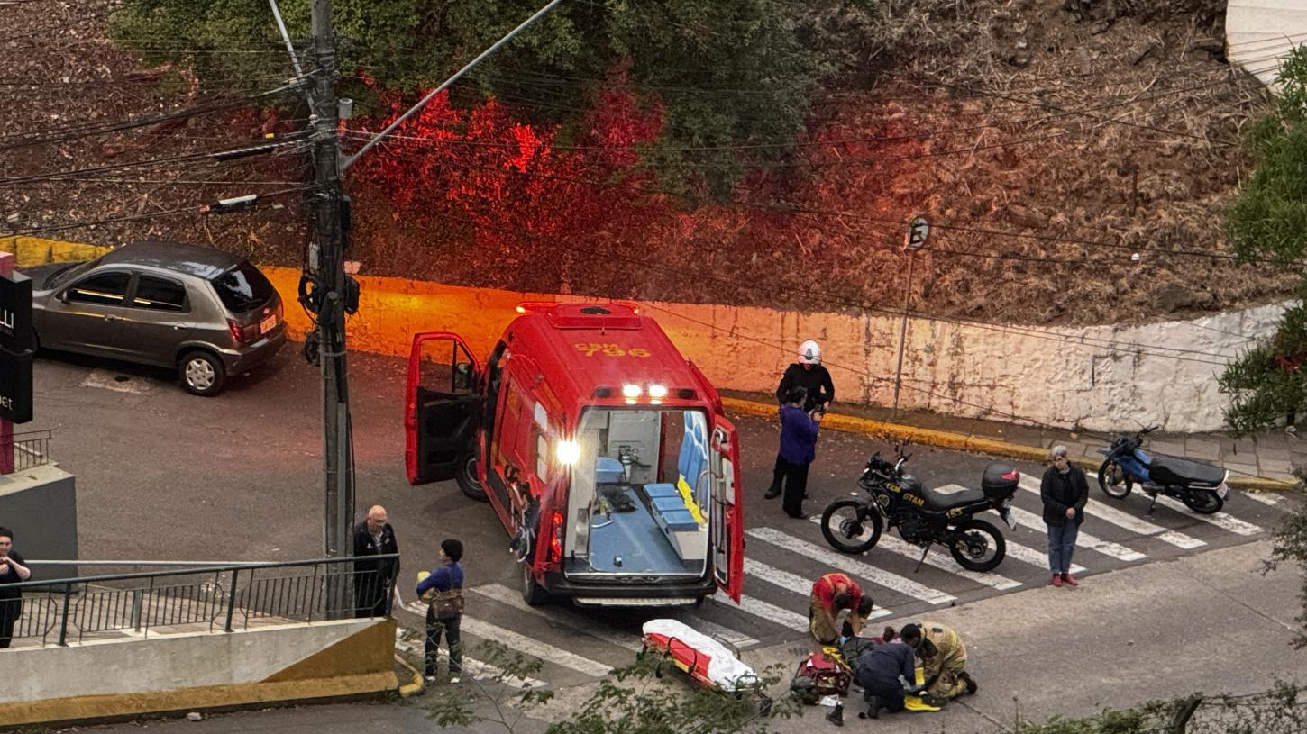 Motociclista fica ferido após colisão com carro próximo à rodoviária de Bento