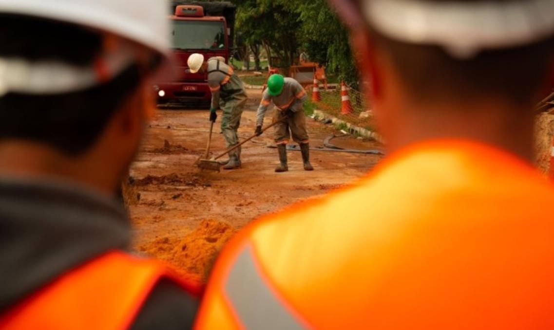 Obras de saneamento avançam na Serra com foco estratégico em Bento