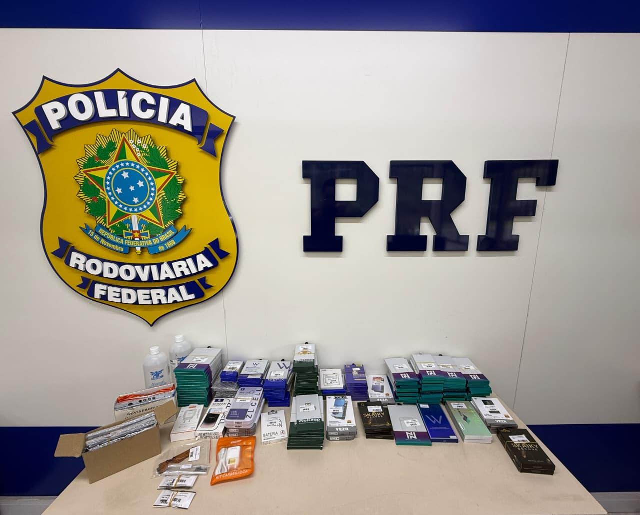 PRF apreende mercadorias avaliadas em cerca de R$ 40 mil na BR-470 em Bento