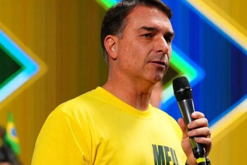 Propaganda eleitoral de Flávio Bolsonaro na TV é transmitida sem som