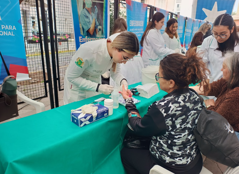 UCS Comunidade estreia em Garibaldi e leva serviços gratuitos à Praça das Rosas